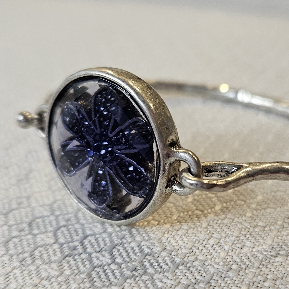 Fossil Silver-Tone Bangle with Purplish /Deep Navy Floral faceted Cabochon